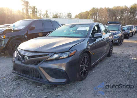 2021 Toyota Camry Se z USA, uszkodzony, nr VIN 4T1G11AKXMU440156